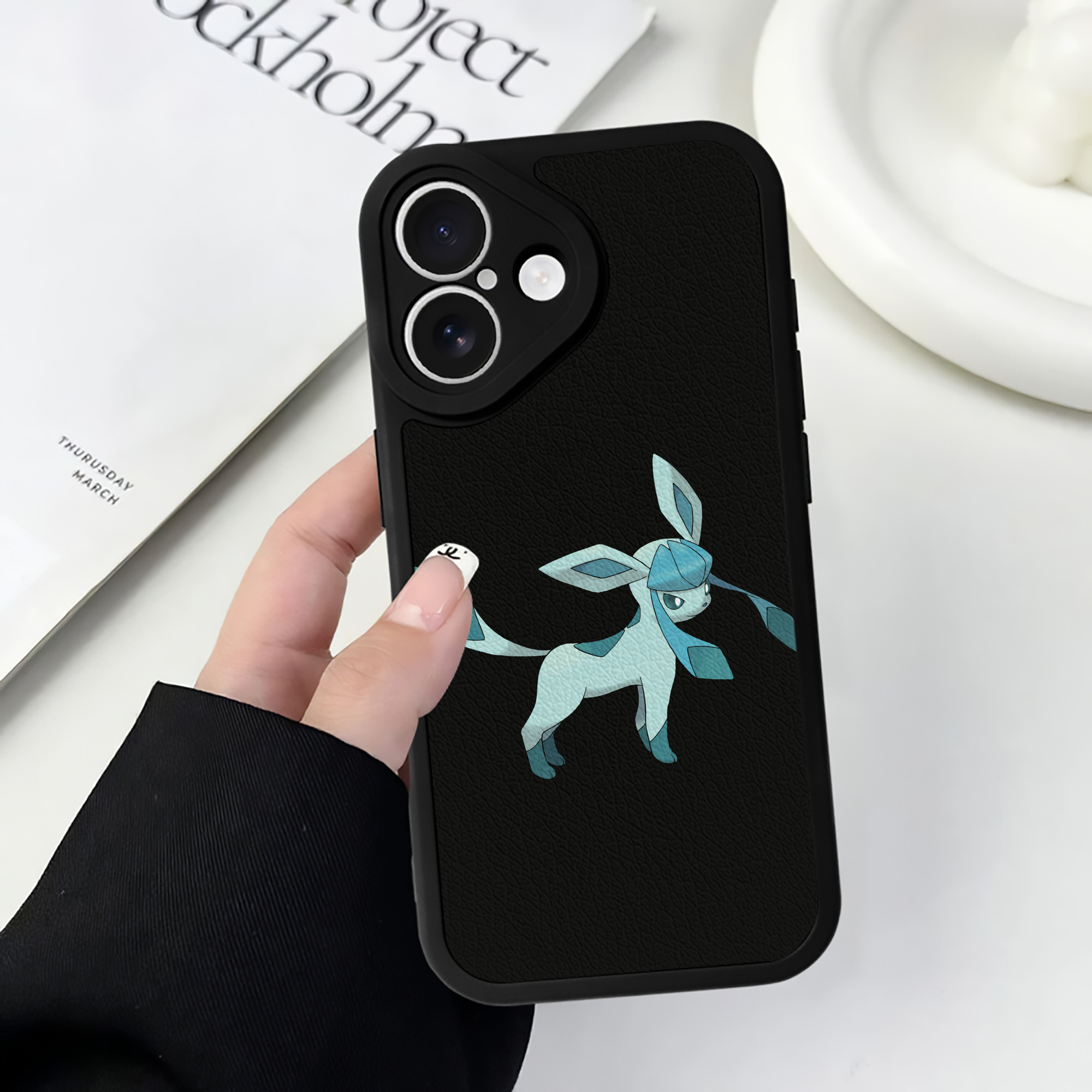 （画像用） ポケットモンスター Pokémon 【iPhone 16シリーズ対応】シリコンスマホケース（レザー調） 材質：シリコン